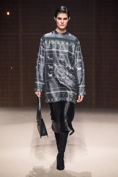 Look 18